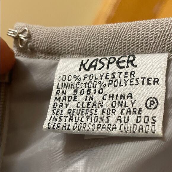 NWT. Kasper Elegant Women's Light Gray 2-Piece Suit. 6 - Picture 7 of 7